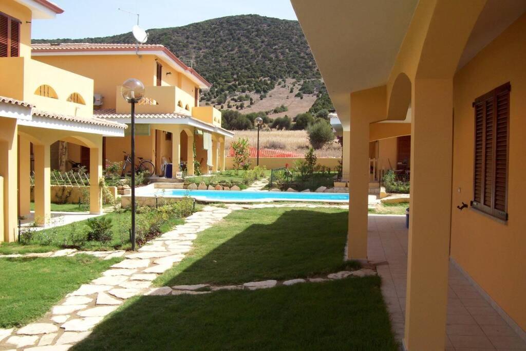 Villa Su Due Livelli Super Accessoriata Sant'Anna Arresi Eksteriør billede